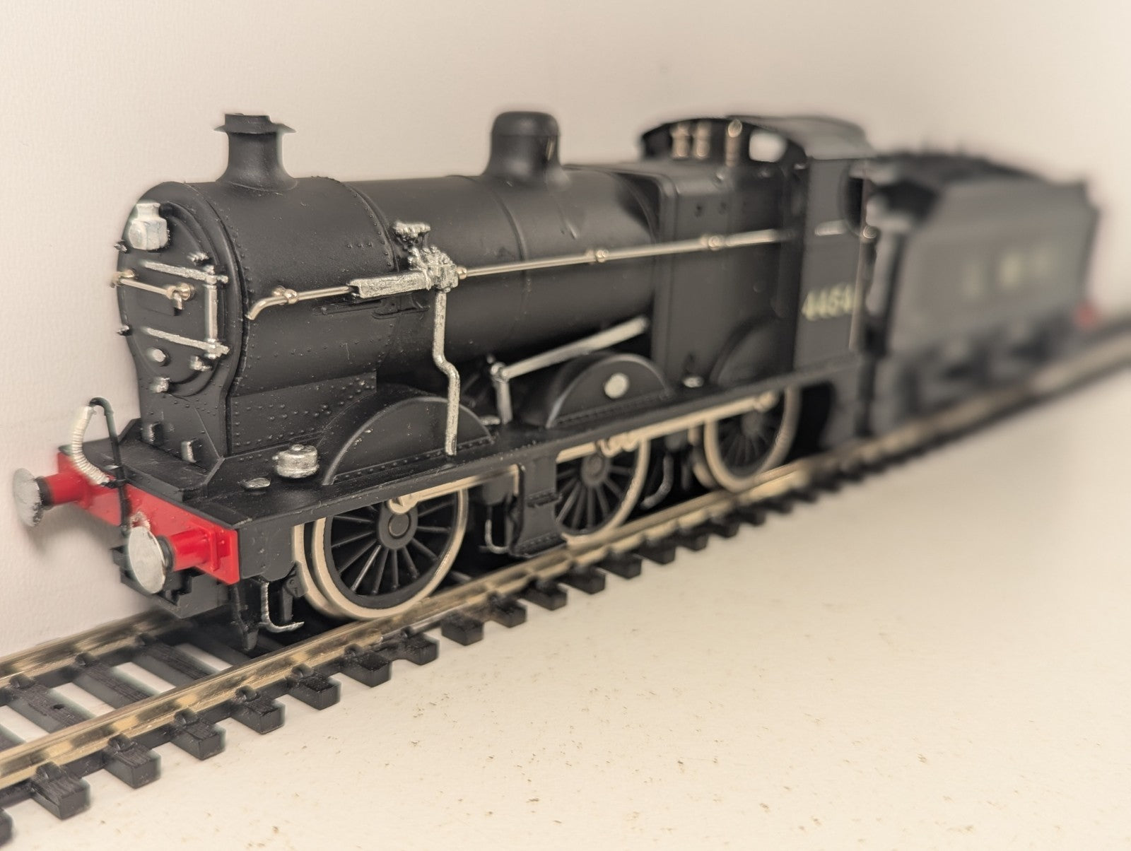 Airfix GMR OO Scale Class 4F Fowler 0-6-0 Steam Locomotive 4454 LMS Black