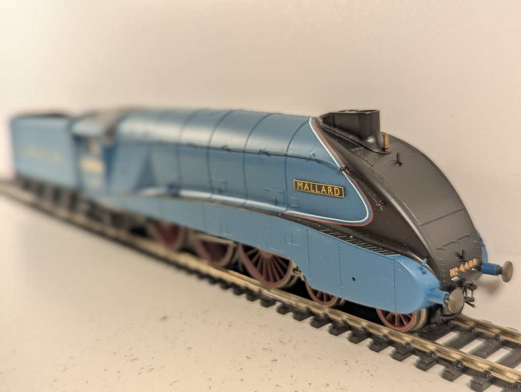 Hornby OO Gauge Class A4 'Mallard' Steam Locomotive 4468 LNER Garter Blue R2339