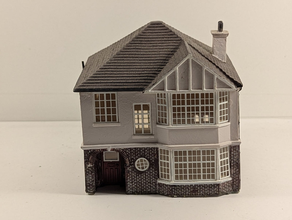Hornby OO Gauge 1930s Detached House Building R9705