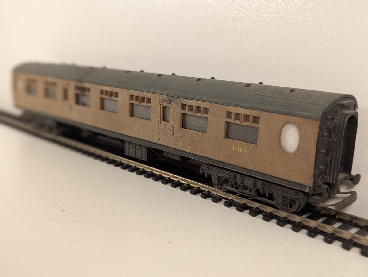 Hornby OO Gauge LNER Corridor Full Third Coach