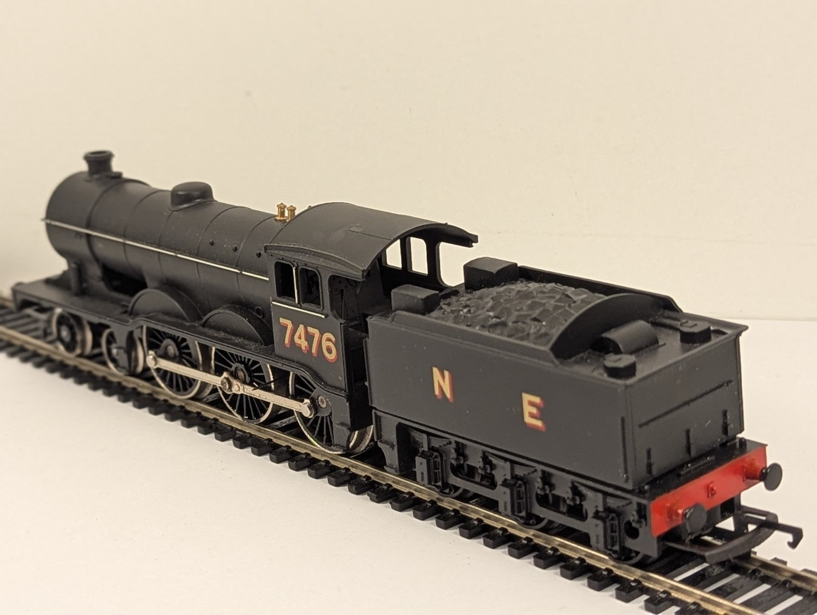 Hornby R150 LNER B12 Class Steam Locomotive OO Gauge - Boxed