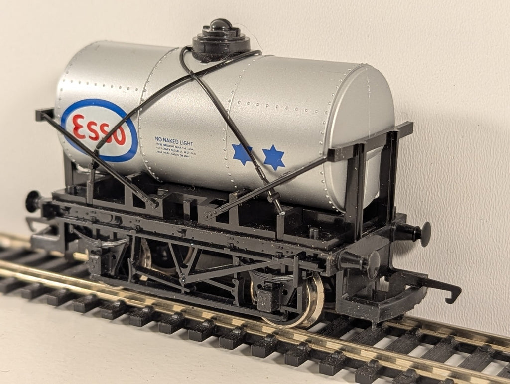 Hornby R713 Esso Tank Wagon