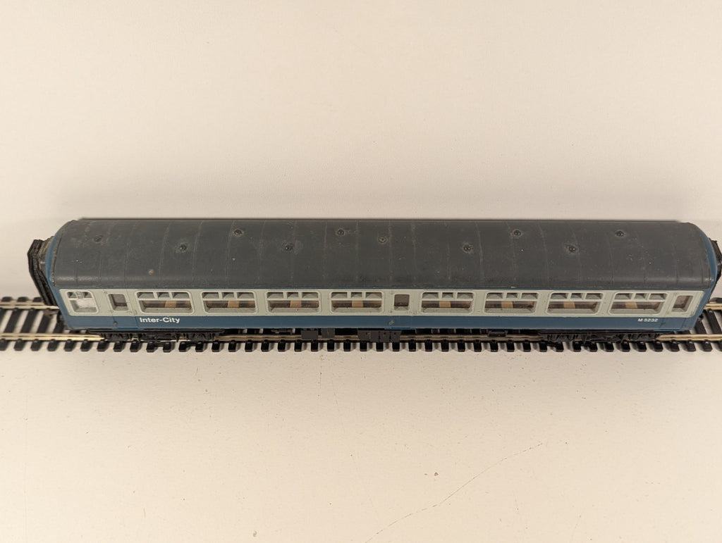 Hornby OO Gauge BR Mk2 InterCity composite Coach