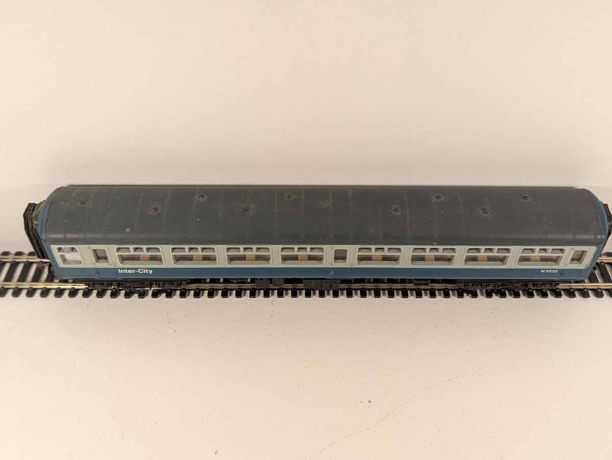 Hornby OO Gauge BR Mk2 InterCity composite Coach