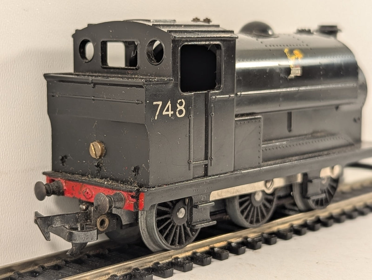 Tri-ang OO Gauge 0-6-0 Saddle Tank Steam Locomotive 748 BR Black R153