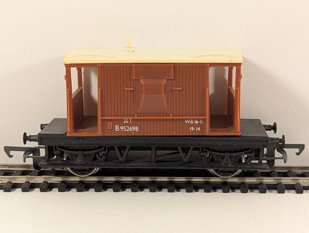 Hornby R218 BR 20 Ton Brake Van B952698 – OO Gauge
