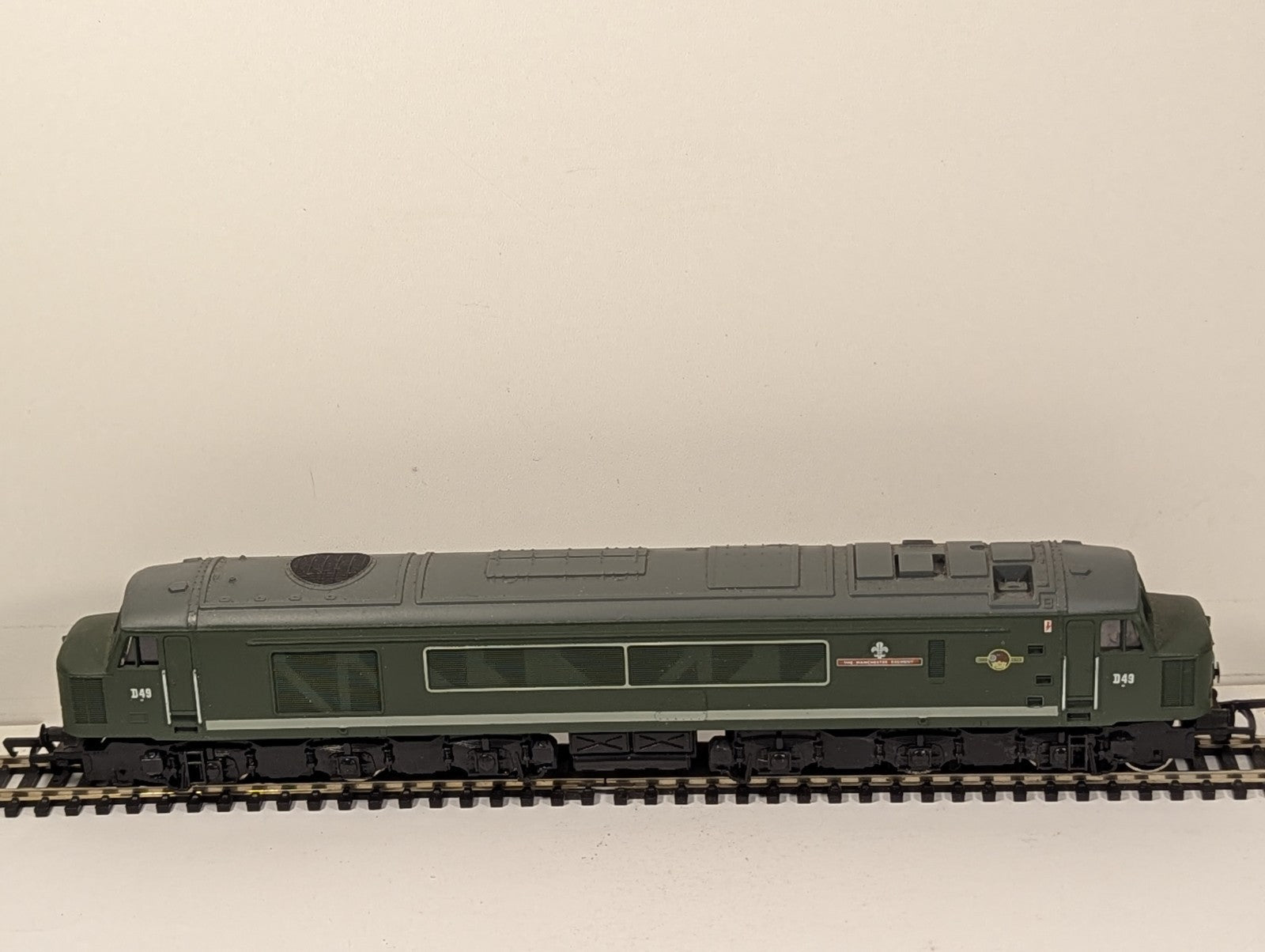 Mainline OO Gauge Class 45 'The Manchester Regiment' Diesel Loco