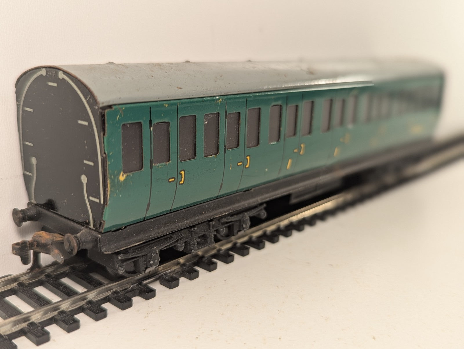 Hornby Dublo OO Gauge BR Southern Suburban Composite Coach Passenger