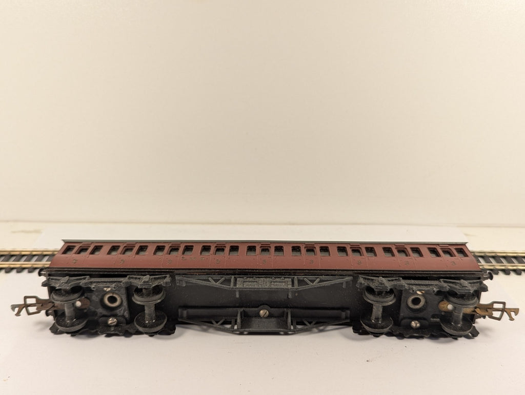 Graham Farish OO Gauge Maroon Third Class Suburban Coach Boxed