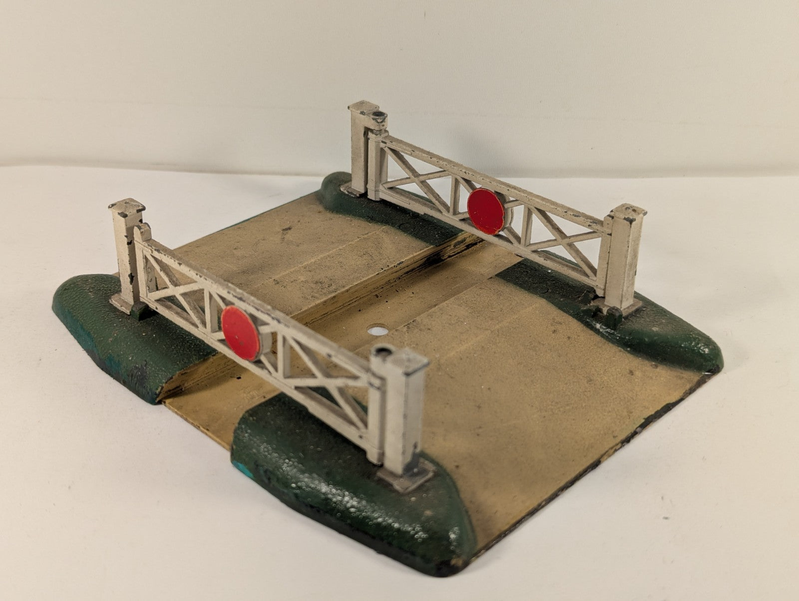 Hornby Dublo Diecast Metal Level Crossing