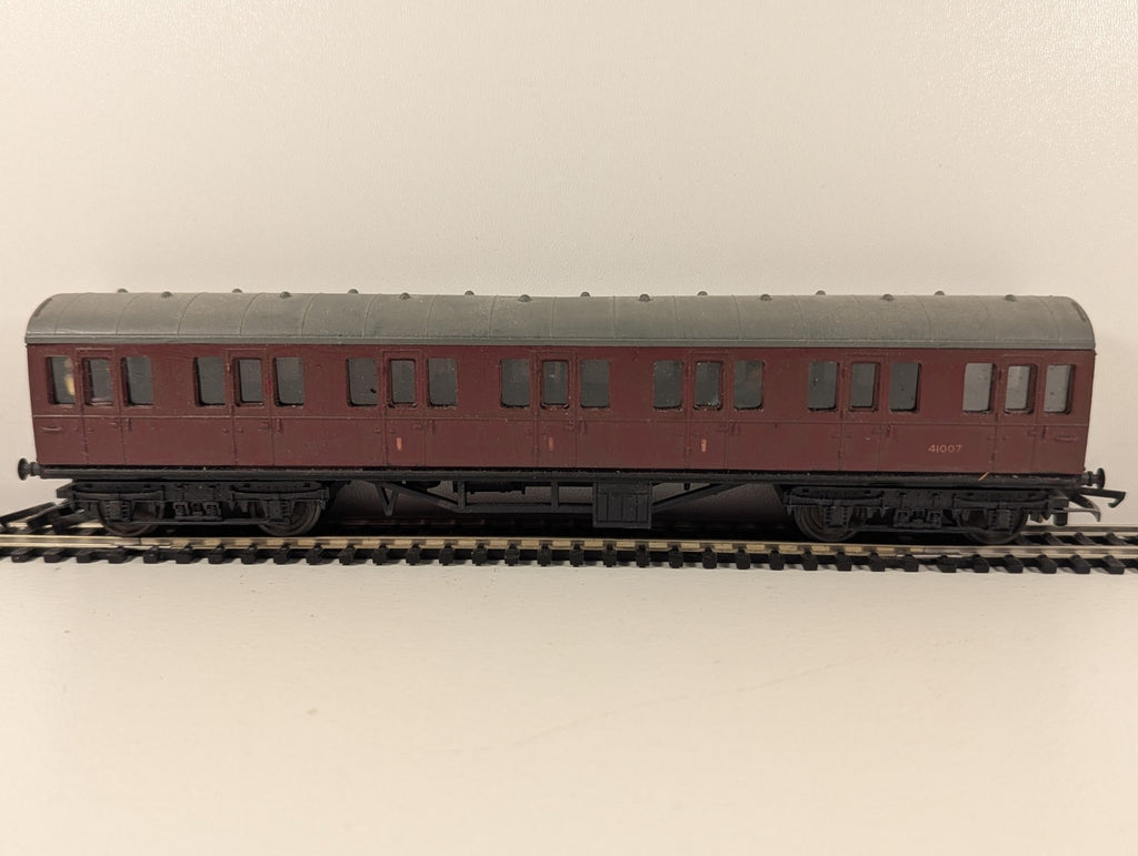 Tri-ang R120 Maroon Suburban Brake Coach M43171 – OO Gauge