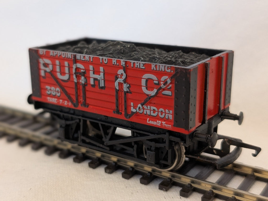 Hornby OO Gauge 7 Plank Private Owner Wagon 'Pugh & Co' Goods Wagon