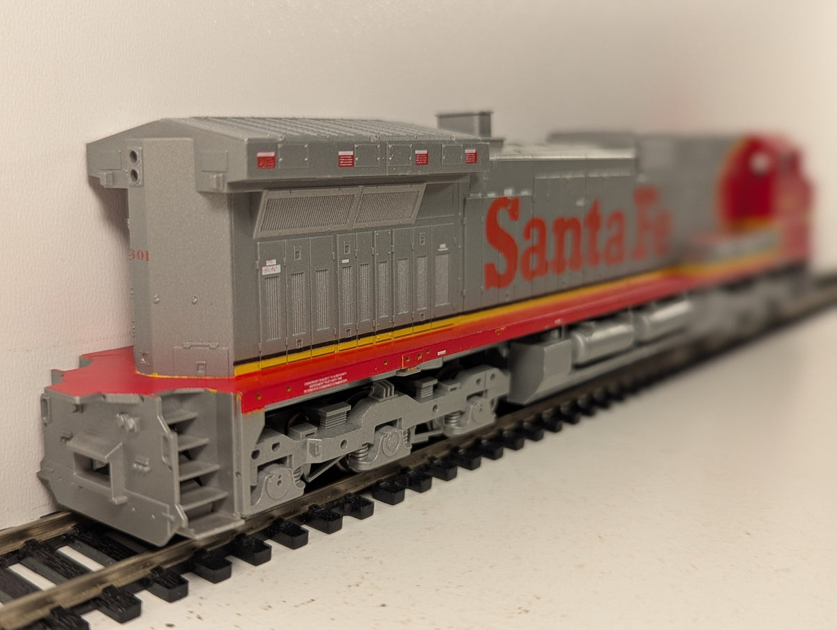 Athearn HO Gauge GE C44-9W Locomotive 601 Santa Fe Warbonnet 4902