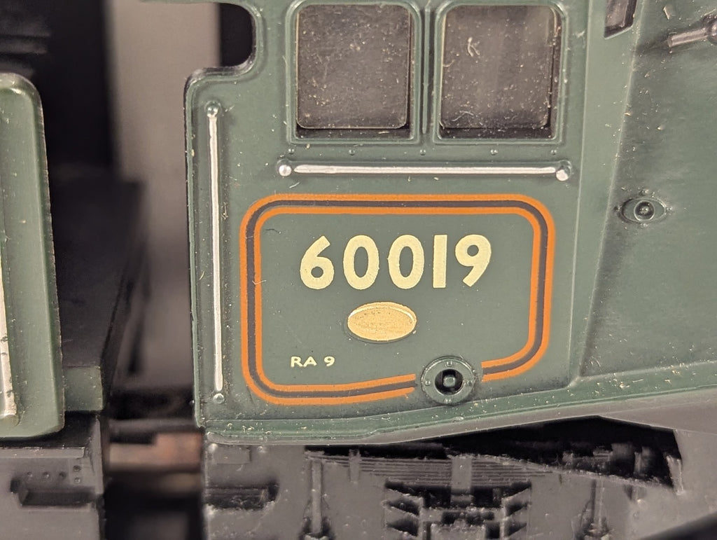 Hornby OO Gauge Class A4 'Bittern' Steam Locomotive 60019 BR Green