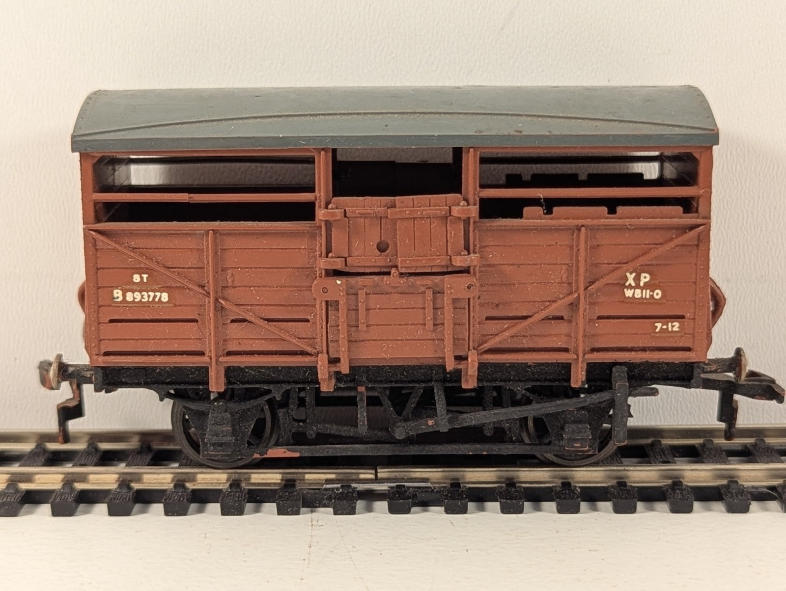 Airfix BR 8-Ton Cattle Wagon Brown