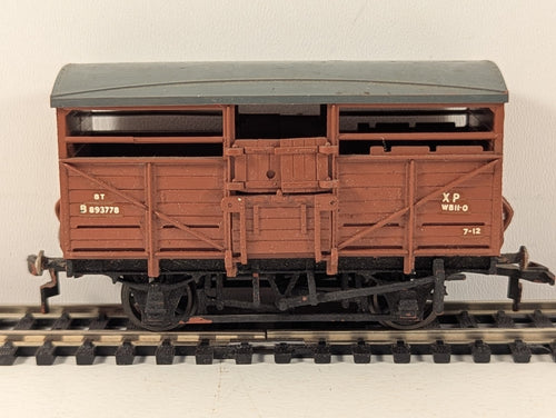 Airfix BR 8-Ton Cattle Wagon Brown