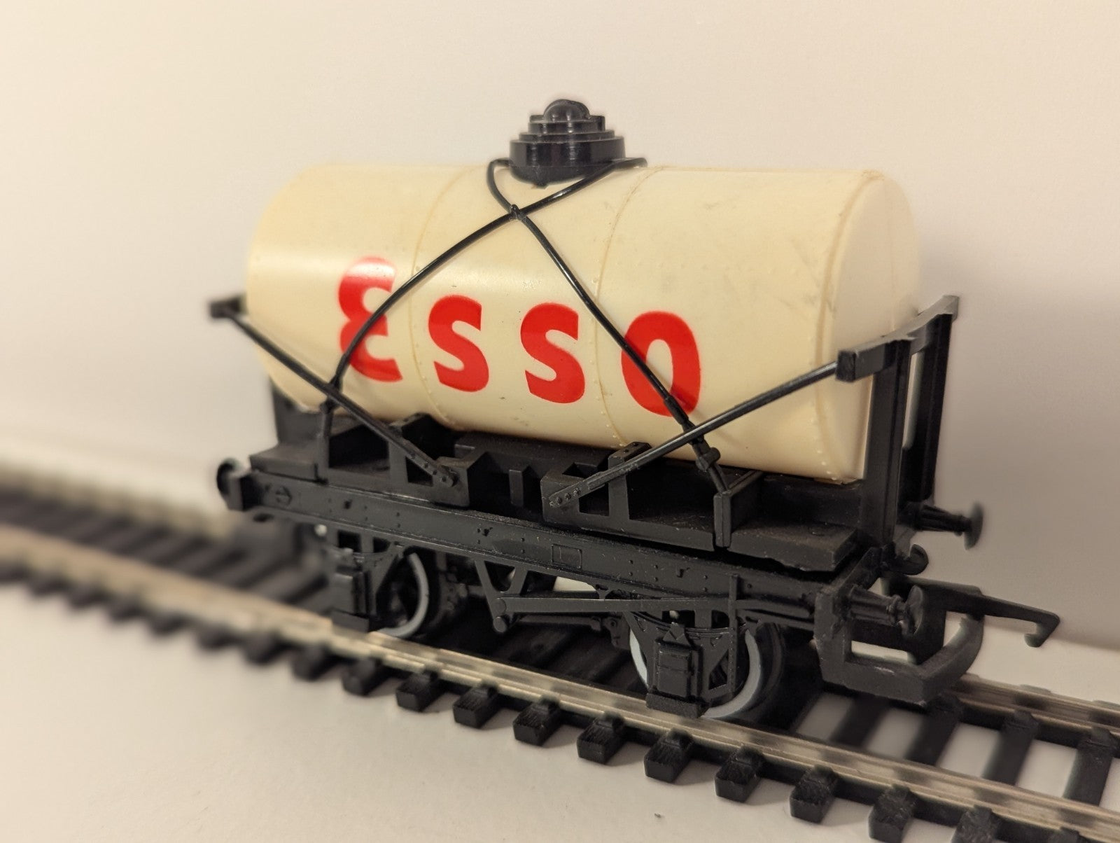 Hornby R96 “Esso” Tank Wagon