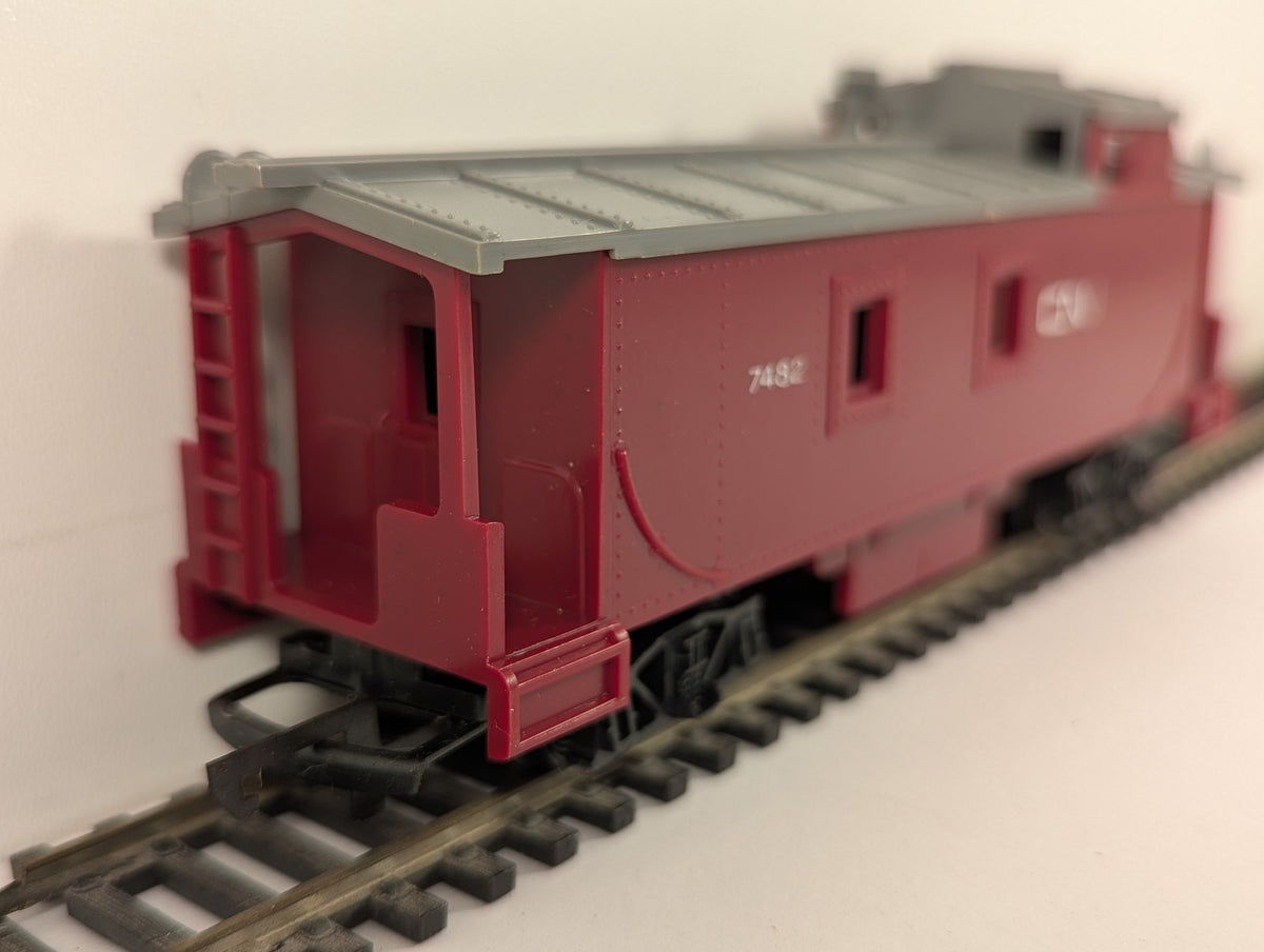 Hornby OO Gauge C.N. Caboose 7482 Canadian National Maroon R.1151