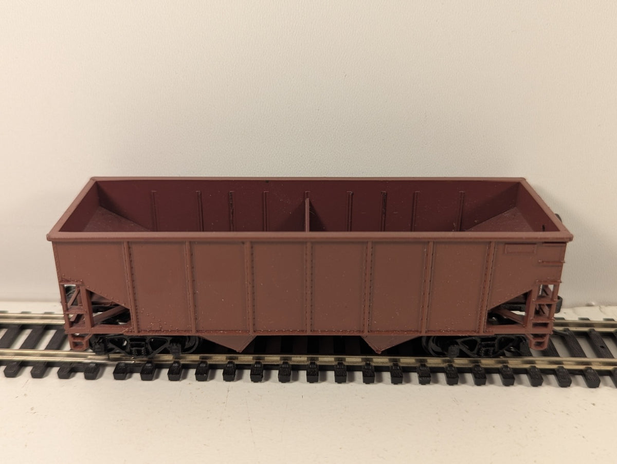 Walthers HO Gauge 2-Bay Steel Hopper – Lettering Removed
