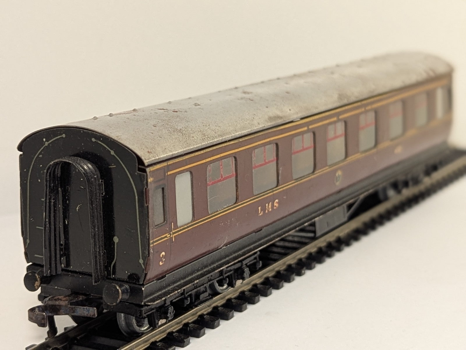 Hornby Dublo OO Gauge 4183 LMS 1st/3rd Corridor Coach Playworn