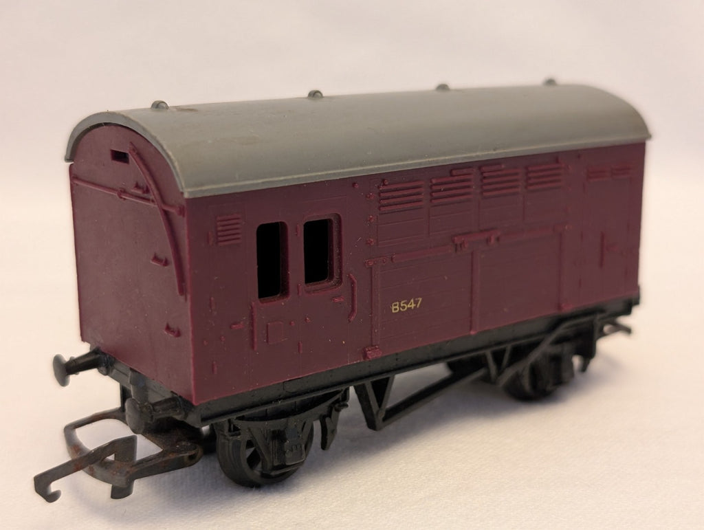 Tri-ang R123 OO Gauge BR Horse Box - Maroon