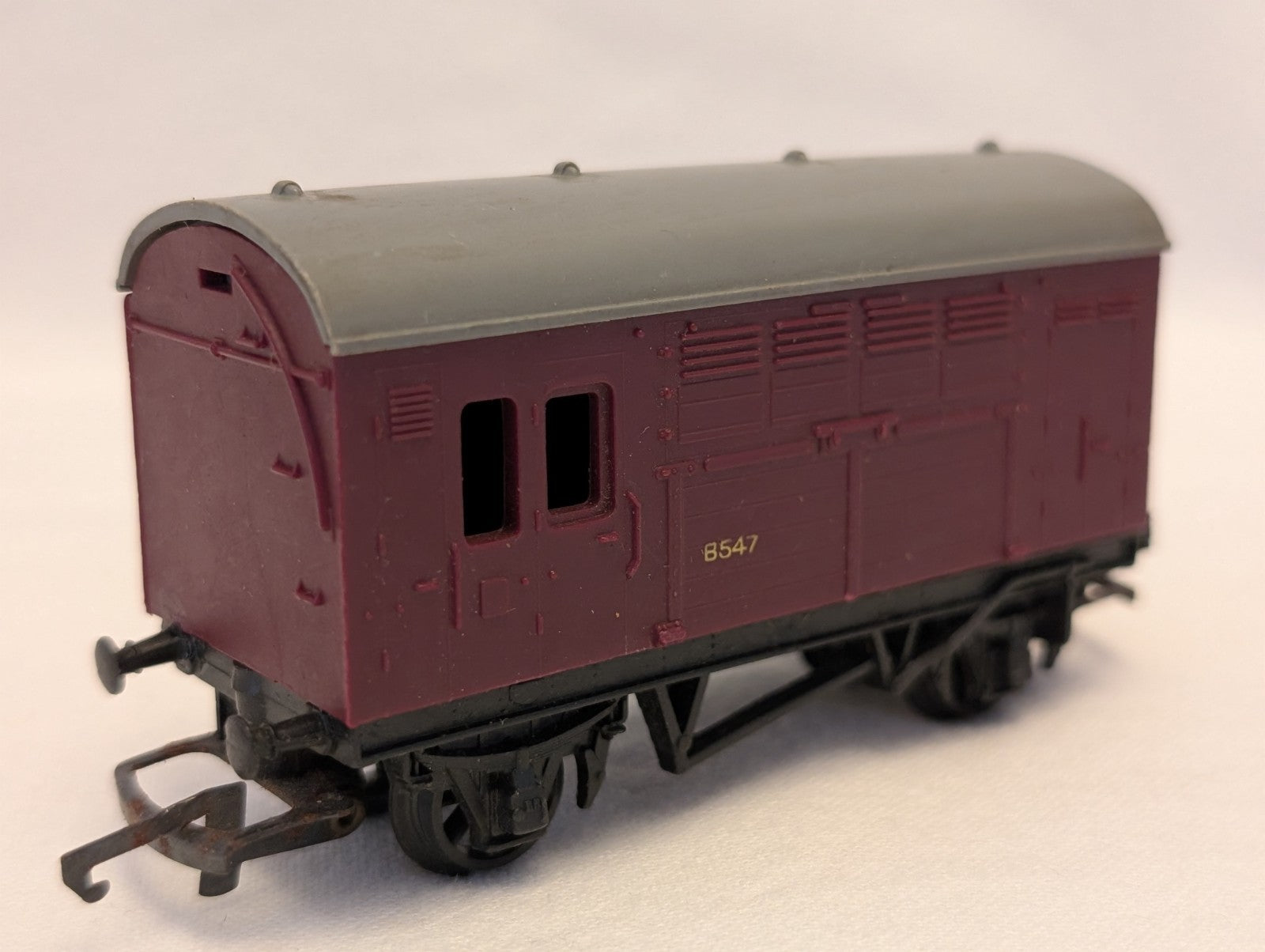 Tri-ang R123 OO Gauge BR Horse Box - Maroon
