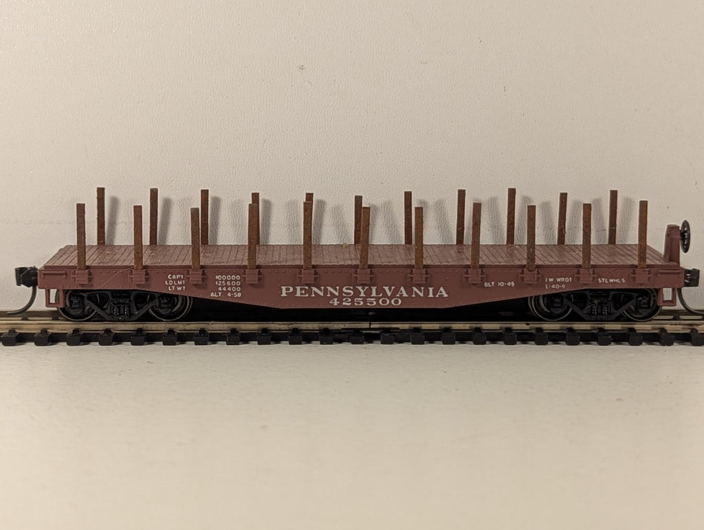 Industrial Rail HO Gauge Pennsylvania Flat Car with Stakes 425500