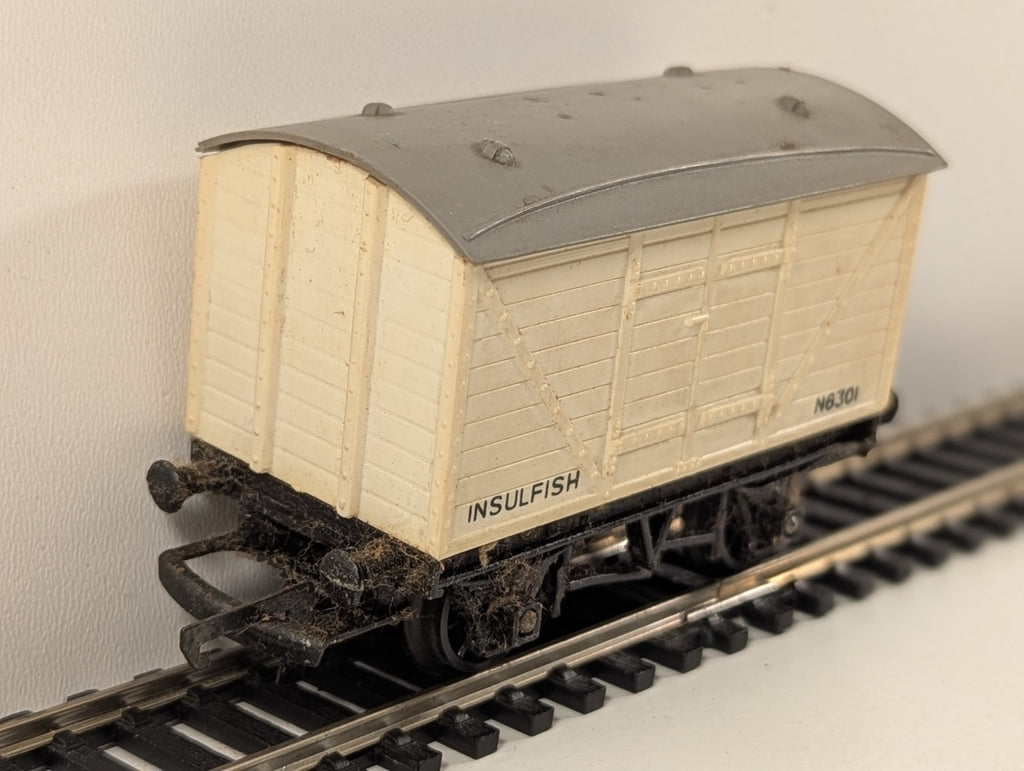 Tri-ang OO Gauge Insulfish Van – No. N6301