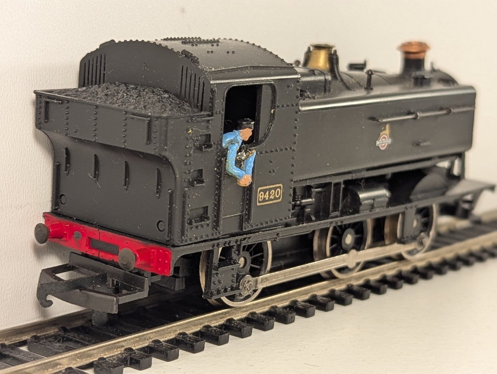 Lima Class 94XX Pannier Tank No.9420 BR Black OO Gauge