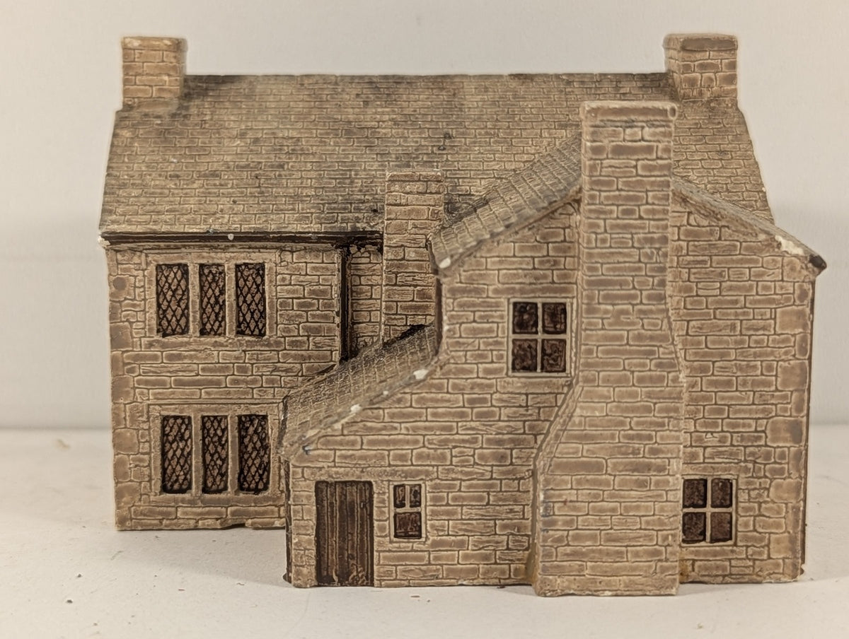 N Gauge The Railway Inn Building R8634