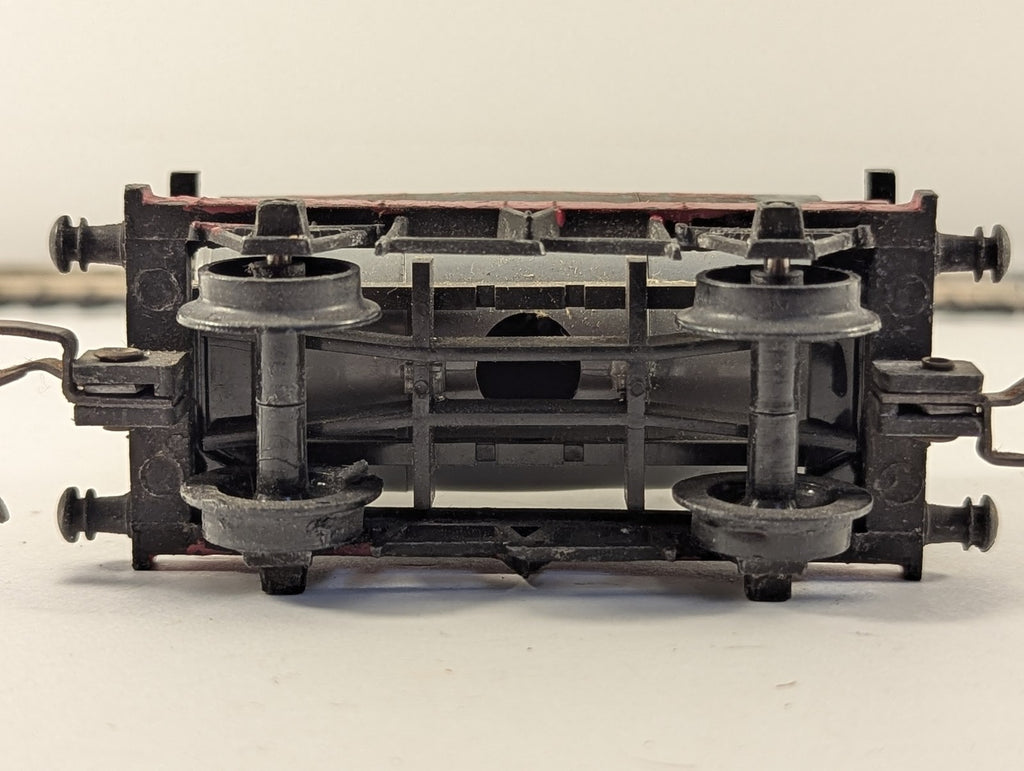 Tri-ang OO Gauge Shell & BP Tank Wagon Grey (Shell/BP) R.12