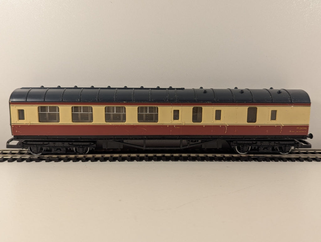 Hornby R443 BR Stanier Brake Coach M26546 – Crimson & Cream (Parts Missing)