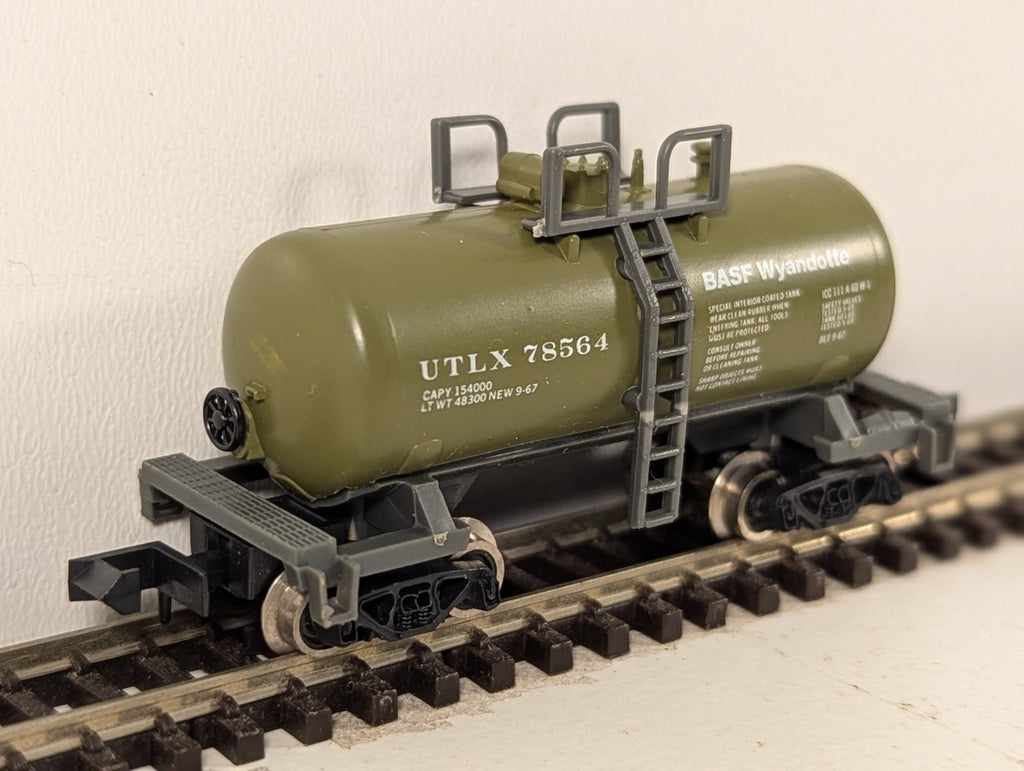 Atlas 3231-2.00 N Gauge Green Beercan Tank Car - Boxed