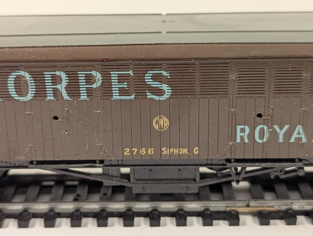 Lima OO Gauge Palethorpes Royal Cambridge Sausage Van
