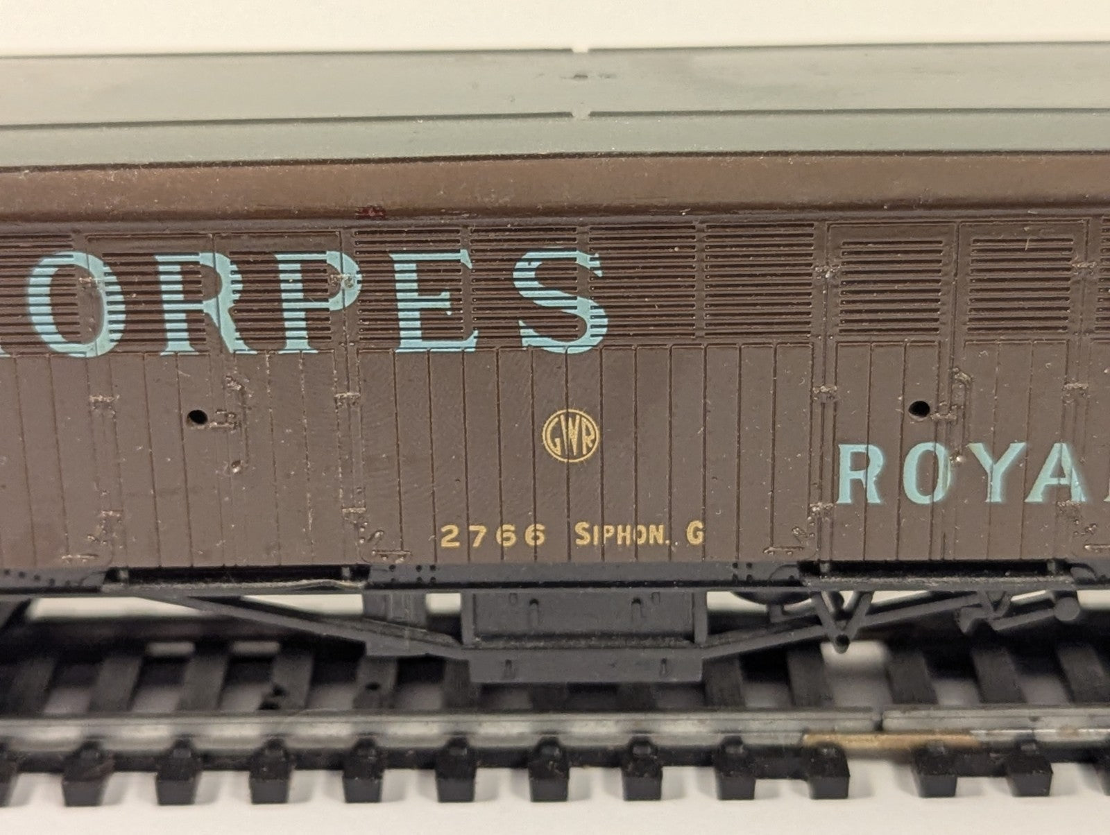 Lima OO Gauge Palethorpes Royal Cambridge Sausage Van
