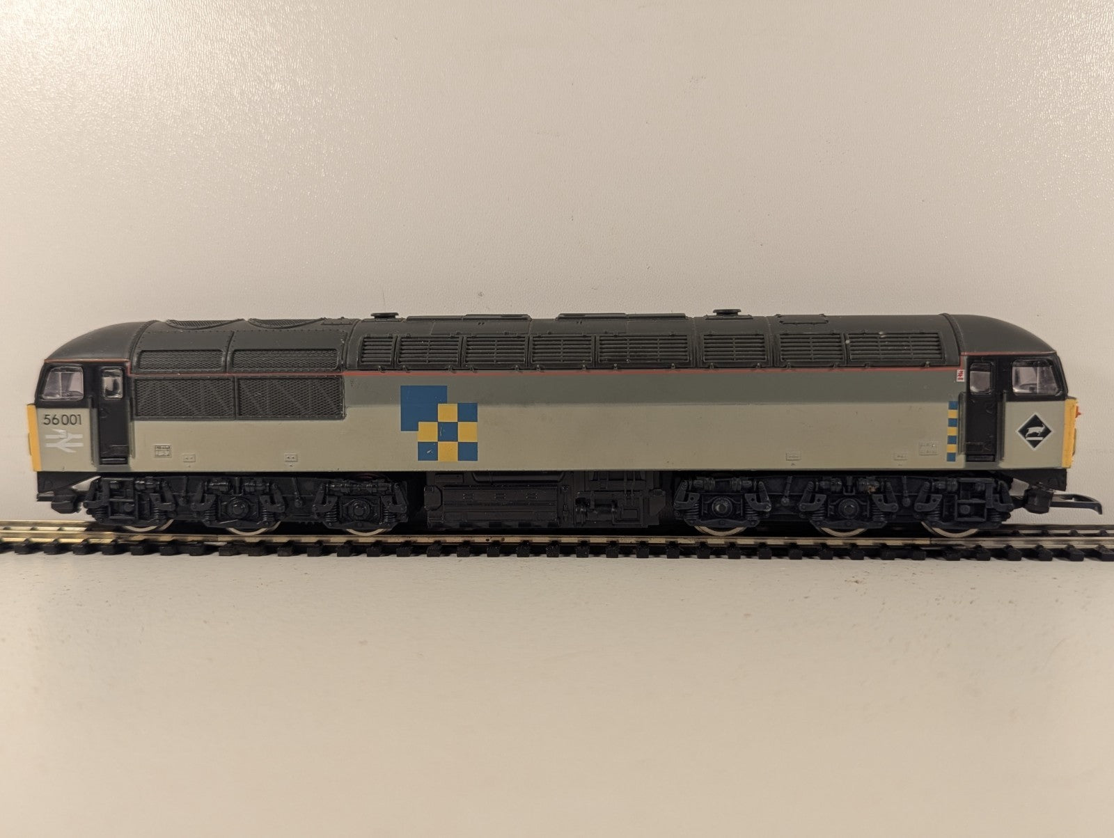 Mainline OO Gauge Class 56 Locomotive 56001 BR Railfreight Coal Livery