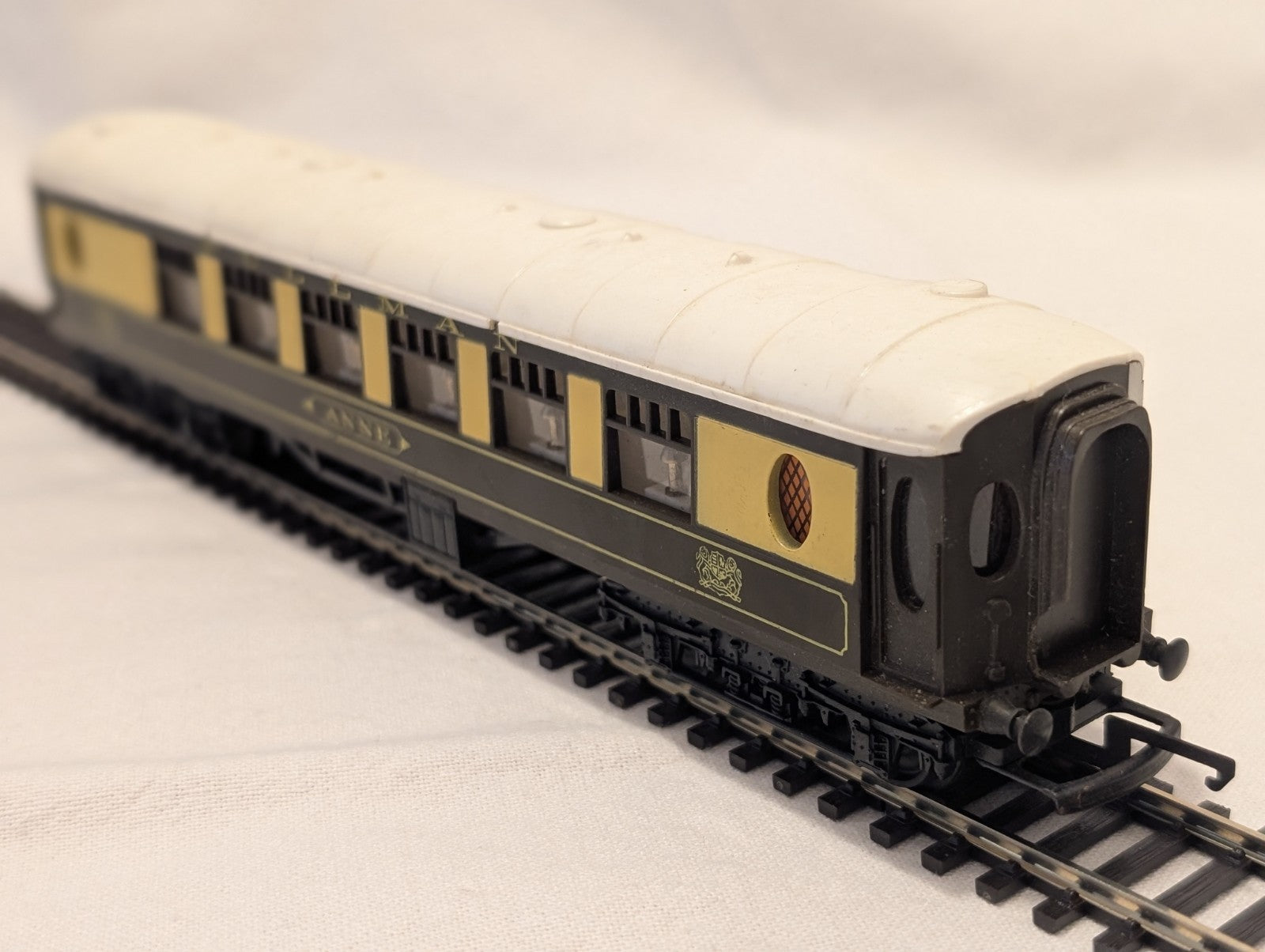 Tri-ang R228 OO Gauge Pullman Coach “Anne”
