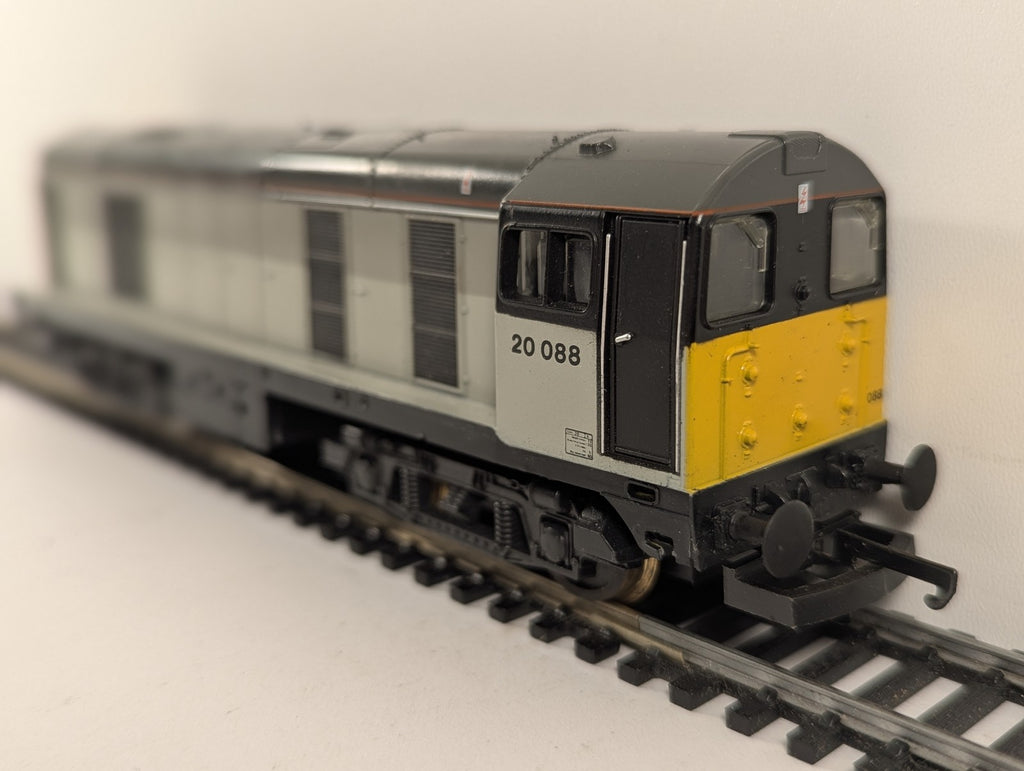 Lima OO Gauge Class 20 Locomotive 20088 BR Railfreight Grey Spares or Repair