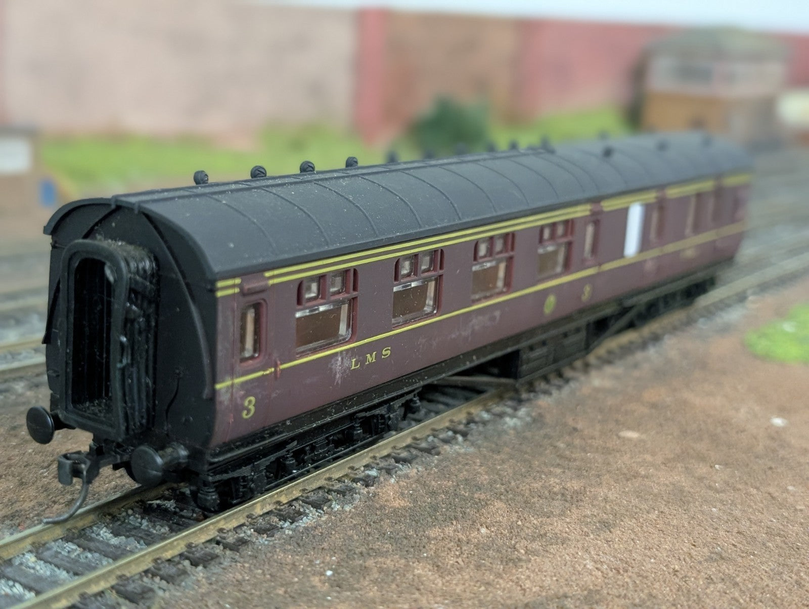 Airfix Railways LMS S7 Brake 3rd Corridor Coach, No. 5542