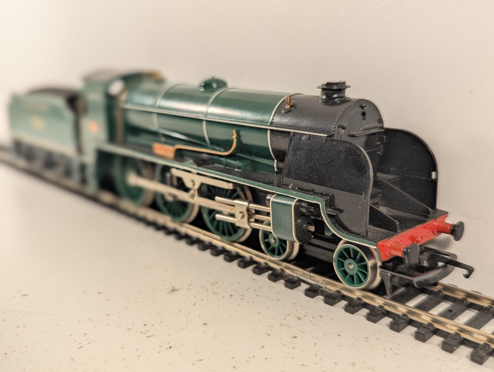 Hornby OO Gauge King Arthur Class 'Sir Dinadan' Steam Locomotive 79