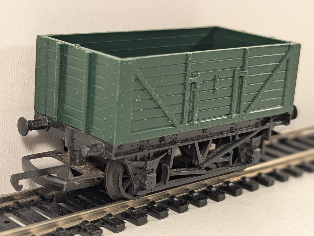 Tri-ang OO Gauge 5 Plank Open Wagon Green