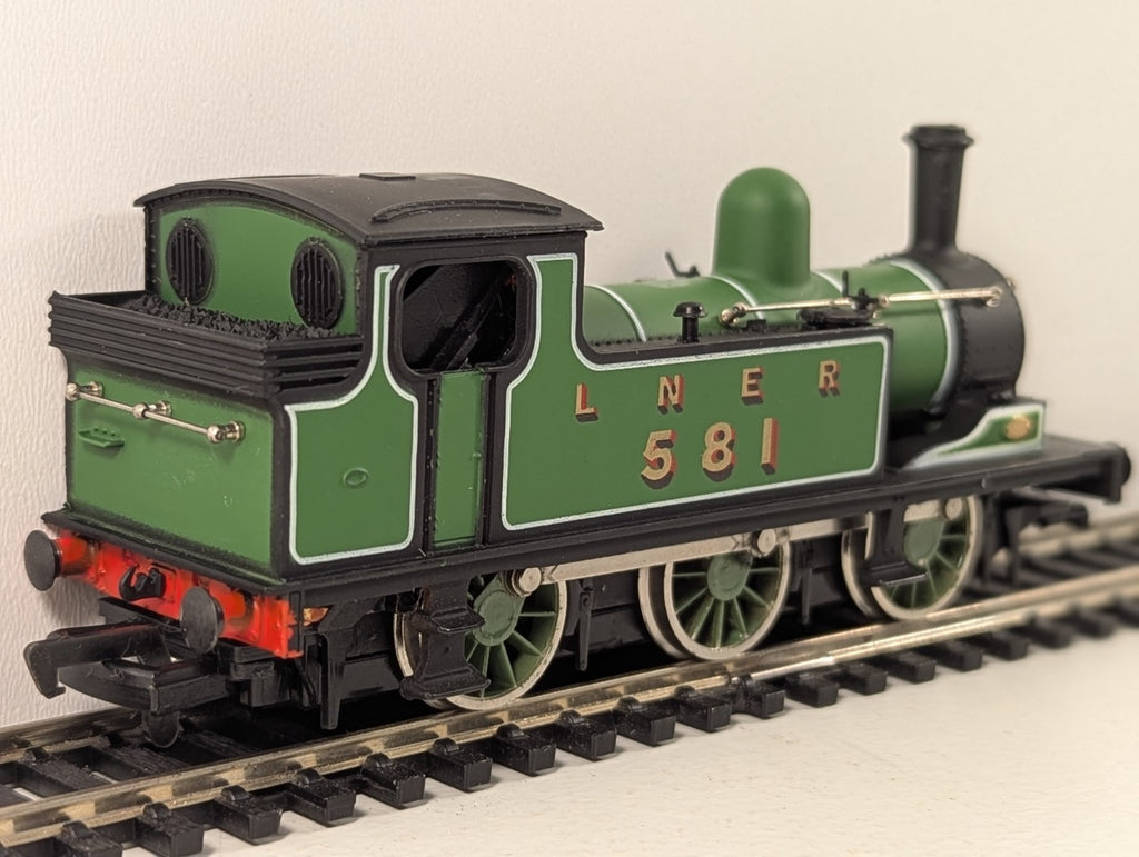 Mainline OO Gauge LNER Class J72 0-6-0T 581 Tank Locomotive