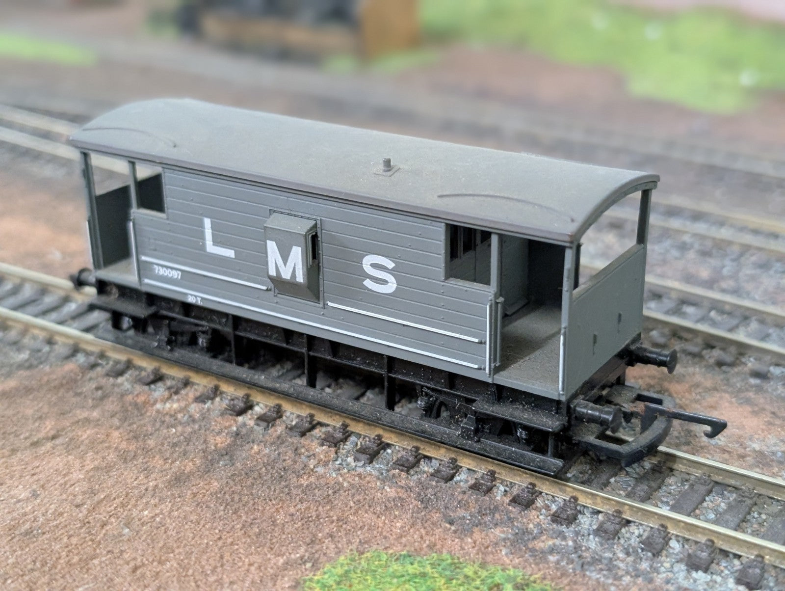 Airfix 54361 OO Gauge LMS 20 Ton Brake Van No. 730097