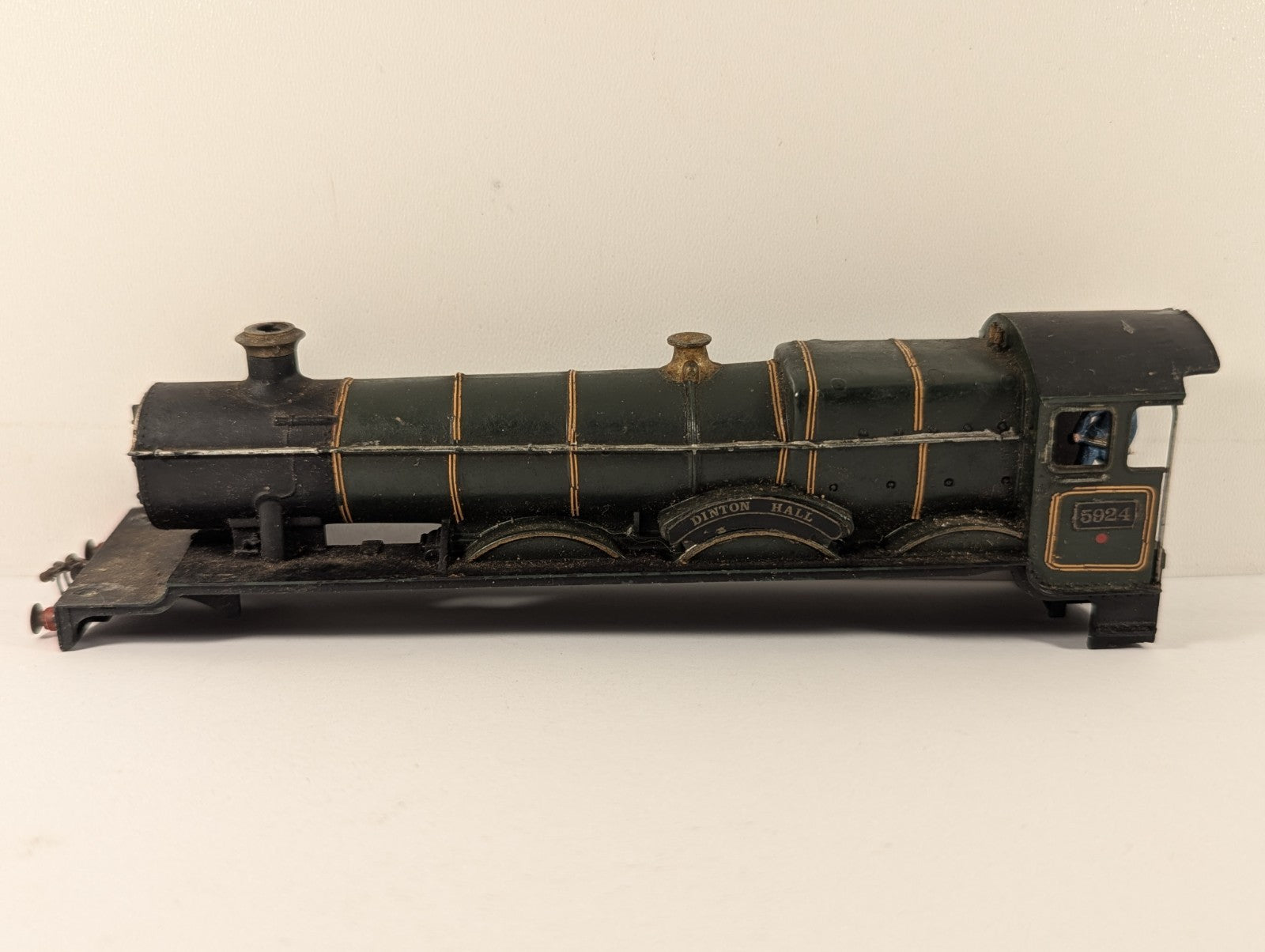 Tri-ang Hornby OO Gauge GWR Hall Class 'Dinton Hall' Locomotive - Shell