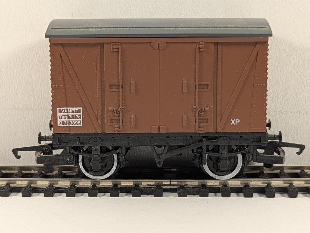 Hornby OO Gauge BR 12t Vanfit Goods Wagon B 783396 BR Bauxite R205