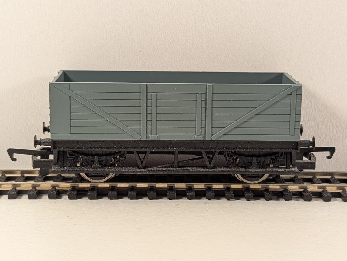 Hornby Freelance Long Wheelbase Wagon in Grey