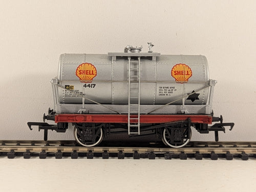 Bachmann OO Gauge 14-Ton Silver Petrol Tank Wagon - Wrong Box