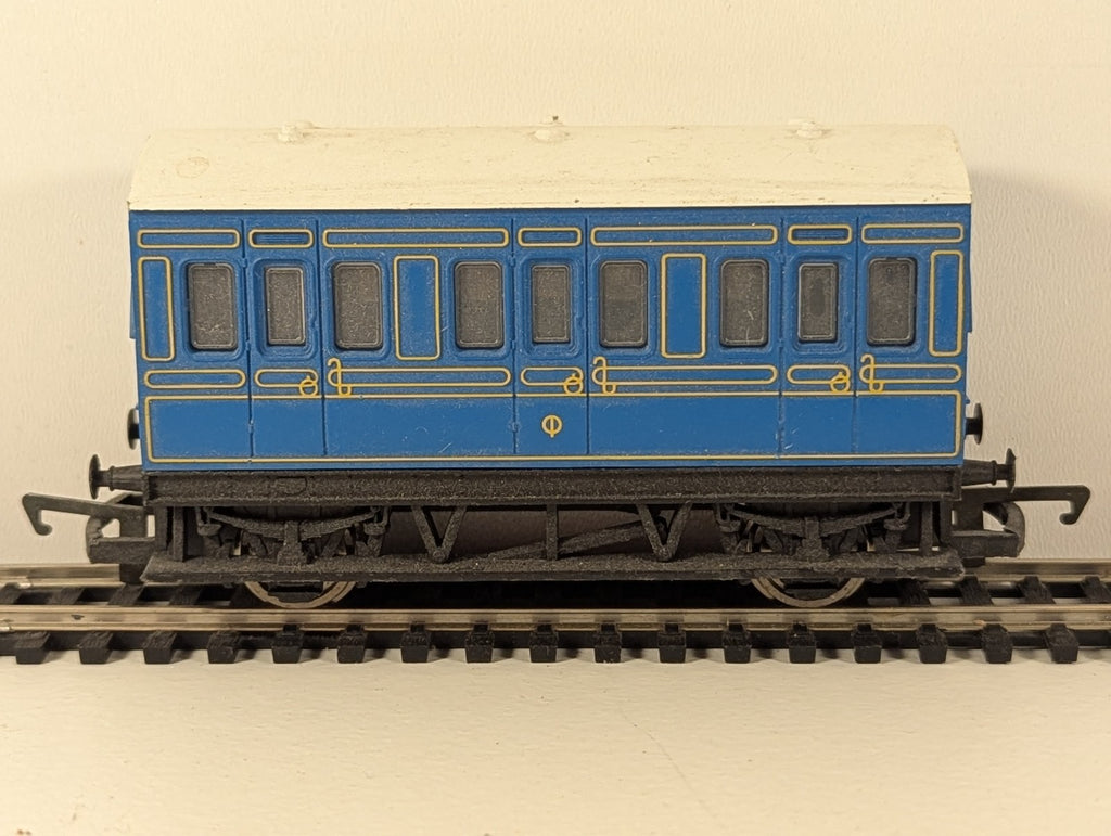 Hornby OO Gauge 4-Wheel Passenger Coach – Caledonian Railways Blue