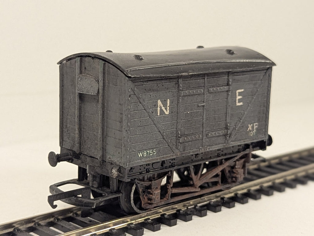 Tri-ang OO Gauge LNER Ventilated Goods Van Goods Wagon W8755 LNER Grey