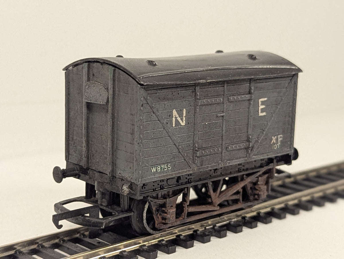 Tri-ang OO Gauge LNER Ventilated Goods Van Goods Wagon W8755 LNER Grey
